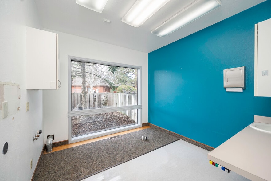 More Photos Of 1336 E Hunter Pl, Moses Lake Office For Sale