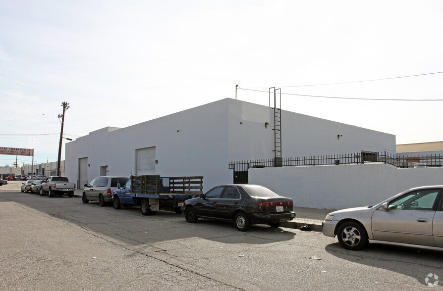 More Photos Of 7322-7324 Atoll Ave, North Hollywood Warehouse For Lease