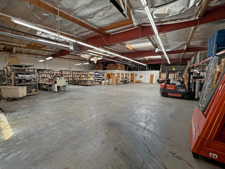 More Photos Of 13227 San Fernando Rd, Rancho Cascades Warehouse For Lease