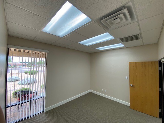 More Photos Of 7440 E Karen Dr, Scottsdale Service For Lease