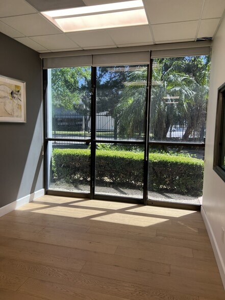 More Photos Of 3501 W Garry Ave, Santa Ana Warehouse For Lease