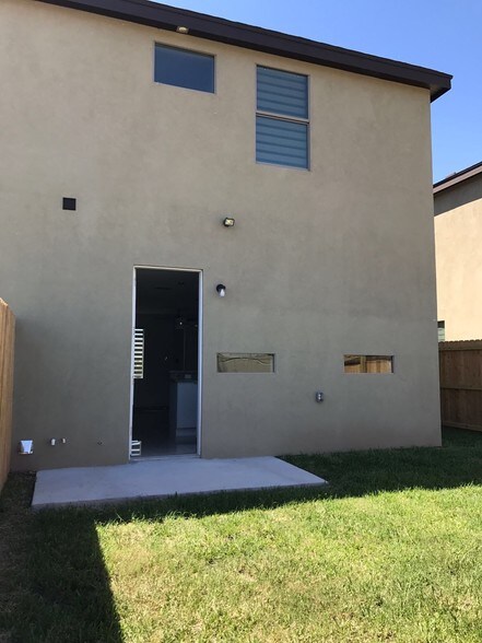 More Photos Of 1202 Upas Dr, Edinburg Apartments For Sale