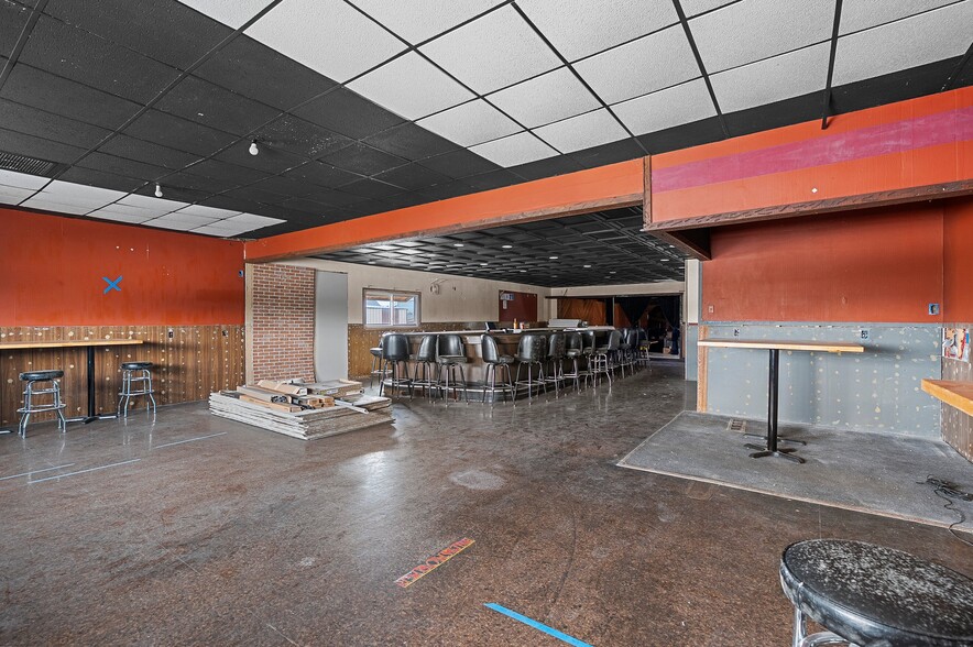 More Photos Of 1204 18th St, Two Rivers Bar For Sale