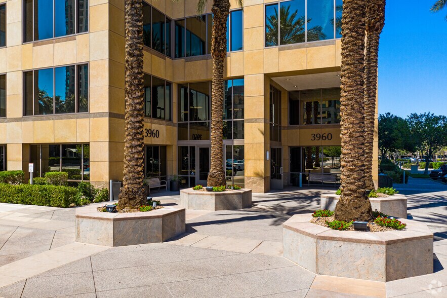 More Photos Of 3753-3993 Howard Hughes Pky, Las Vegas Unknown For Lease