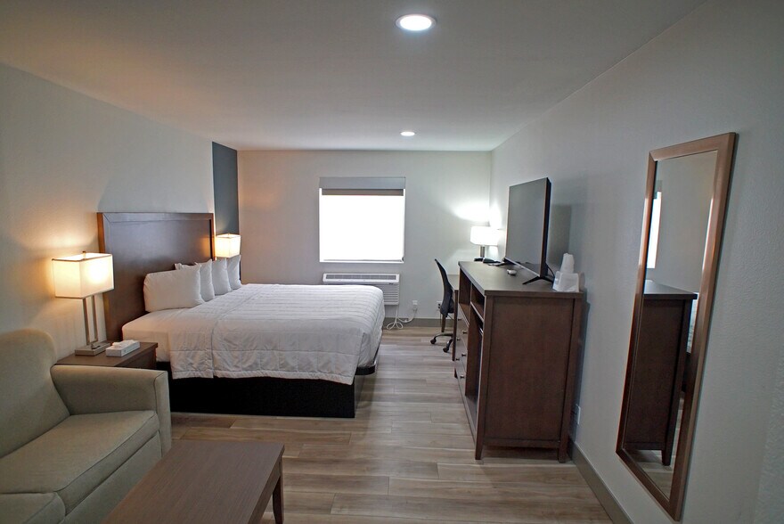 More Photos Of 1519 Grande Ave, Monte Vista Hotel For Sale