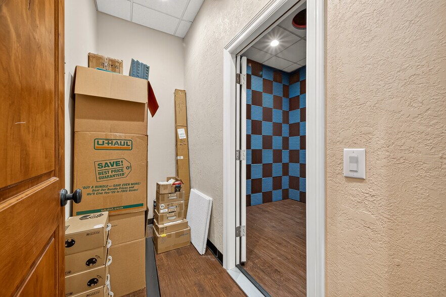 More Photos Of 214 N Loop 336 E, Conroe Office For Sale