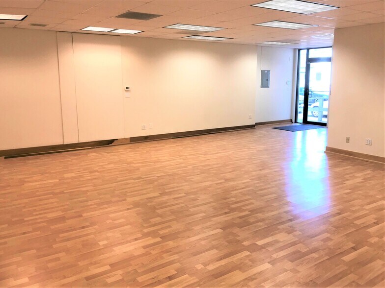 More Photos Of 20 Maplewood Ave, Gloucester Light Distribution For Lease
