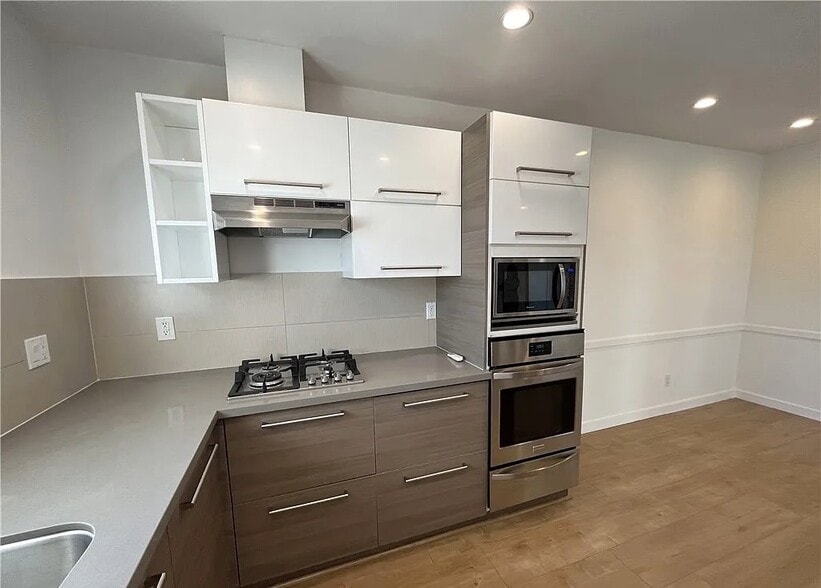 More Photos Of 561 N Sweetzer Ave, Los Angeles Apartments For Sale