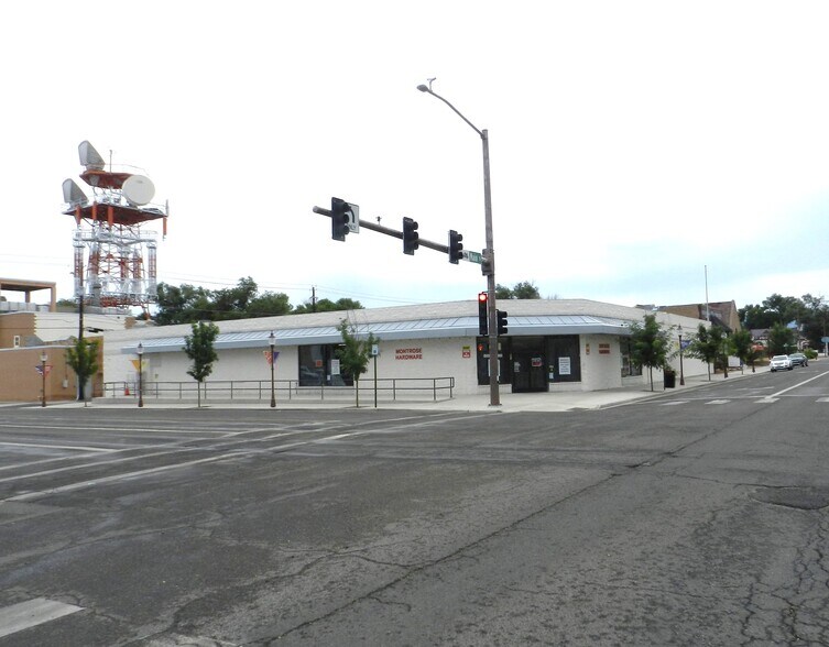 More Photos Of 601 E Main St, Montrose Freestanding For Sale