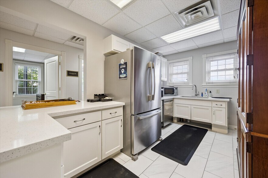 More Photos Of 4305 Yoakum Blvd, Houston Office For Sale