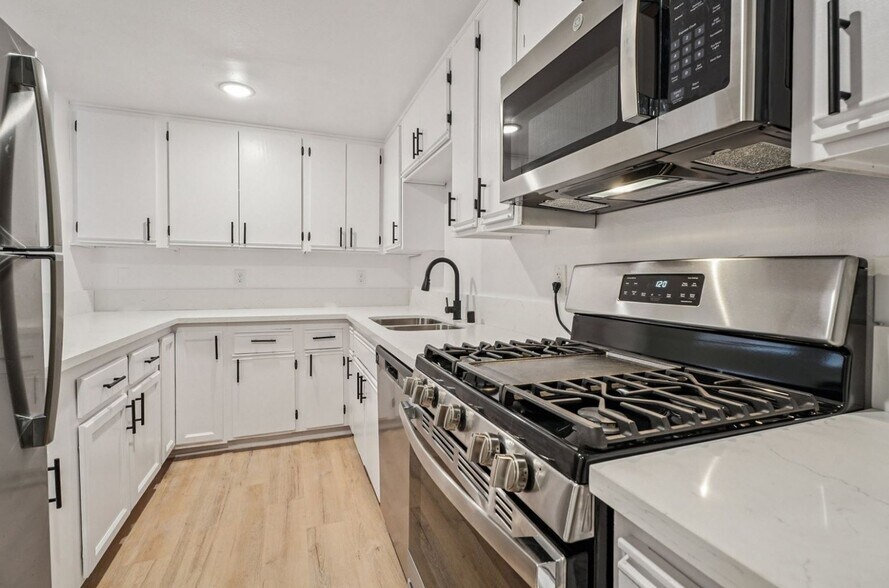 More Photos Of 420 W Windsor Rd, Glendale Apartments For Sale