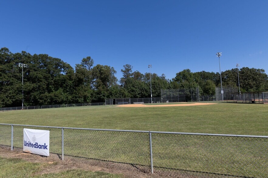 More Photos Of 18425 Main St, Woodbury Schools For Sale