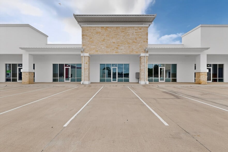 More Photos Of 325 N Saginaw Blvd, Saginaw Storefront Retail Office For Lease