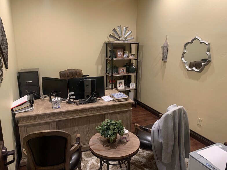 More Photos Of 4602 Park Springs, Arlington Loft Creative Space For Sale