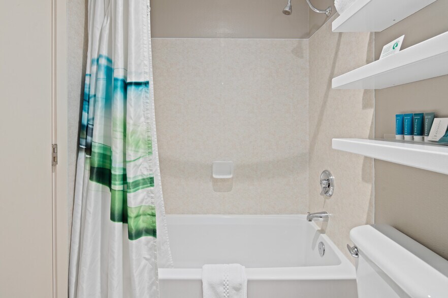 More Photos Of 2301 3rd Ave, Seattle Hotel For Sale