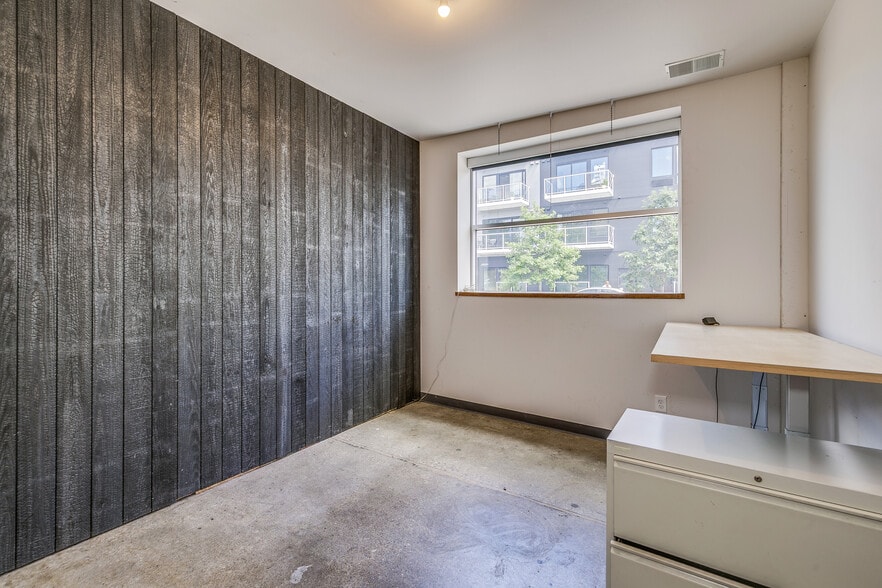 More Photos Of 2336 Territorial Rd, Saint Paul Warehouse For Sale