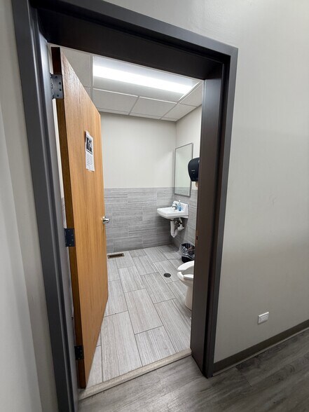 More Photos Of 9201 S Commercial, Chicago General Retail For Sale