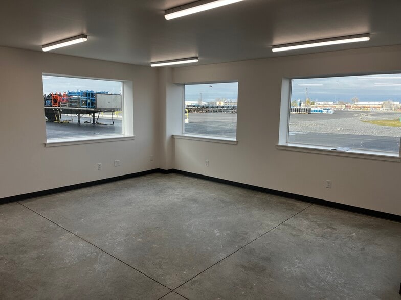 More Photos Of 7750 Randolph Rd NE, Moses Lake Distribution For Lease