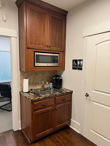 More Photos Of 9957 Moorings Dr, Jacksonville Office For Lease