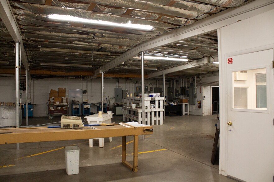 More Photos Of 645 Bellefontaine Ave, Marion Light Distribution For Sale