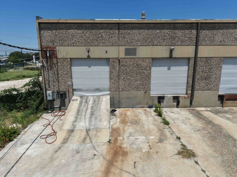 More Photos Of 2339 Kramer Ln, Austin Warehouse For Lease
