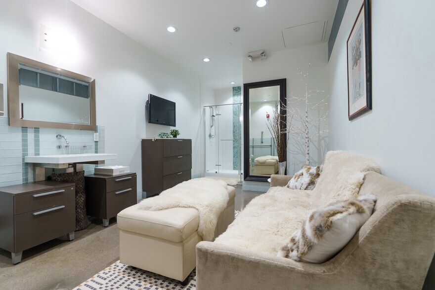 More Photos Of 2210 Blake St, Denver Apartments For Lease
