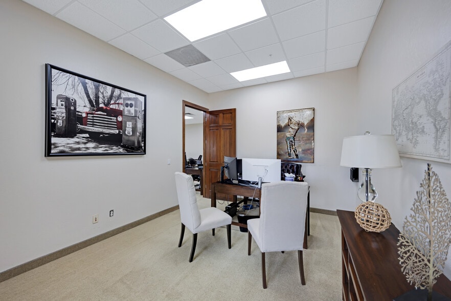 More Photos Of 10555 N 114th St, Scottsdale Office For Sale