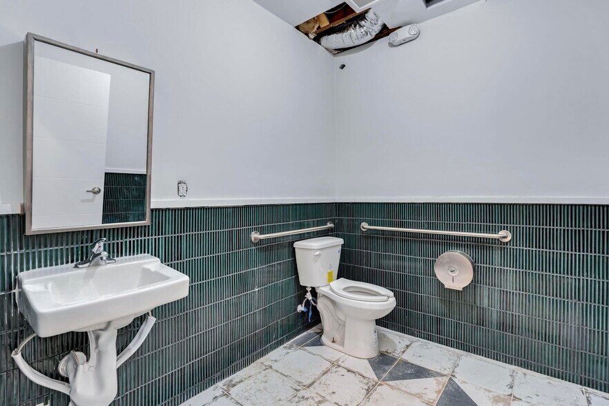 More Photos Of 1760 Coral Way, Miami Restaurant For Sale