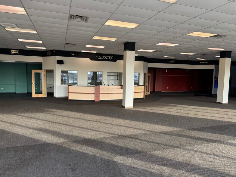 More Photos Of 1418 E 4th Ave, Hutchinson Freestanding For Sale