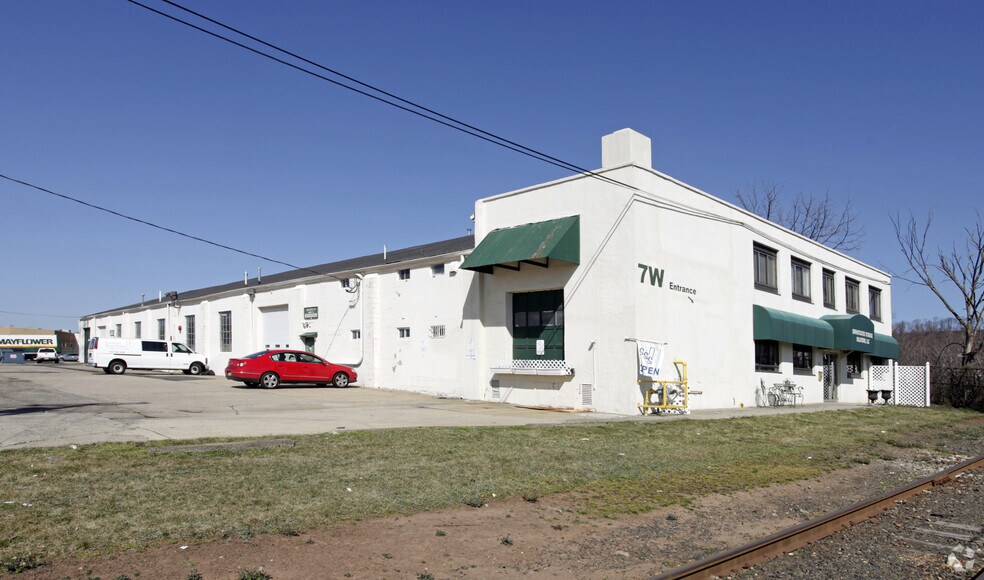 More Photos Of 7W Chimney Rock Rd, Bound Brook Warehouse For Lease