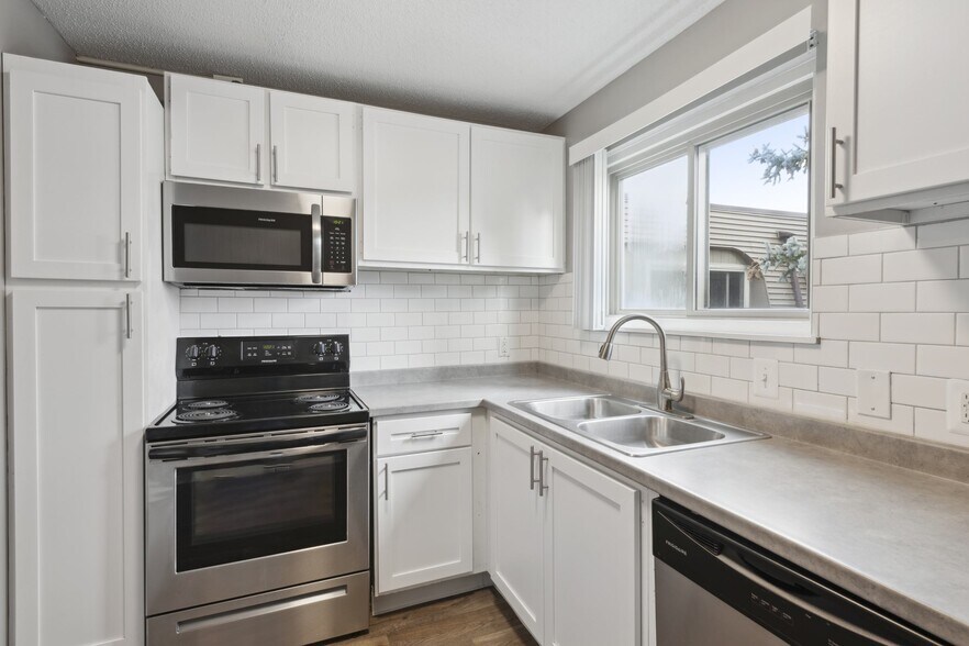 More Photos Of 3908 Cedar Grove Pky, Eagan Apartments For Sale