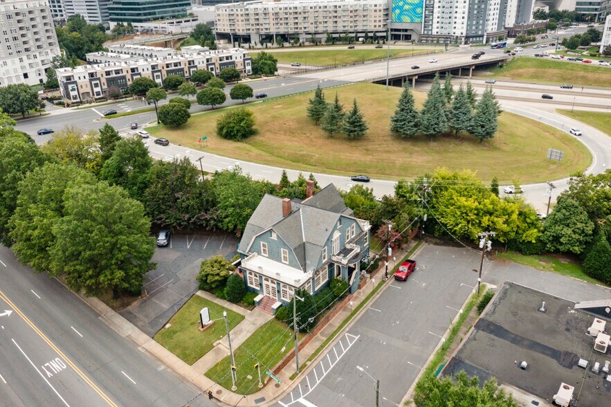 More Photos Of 435 E Morehead St, Charlotte Office For Lease