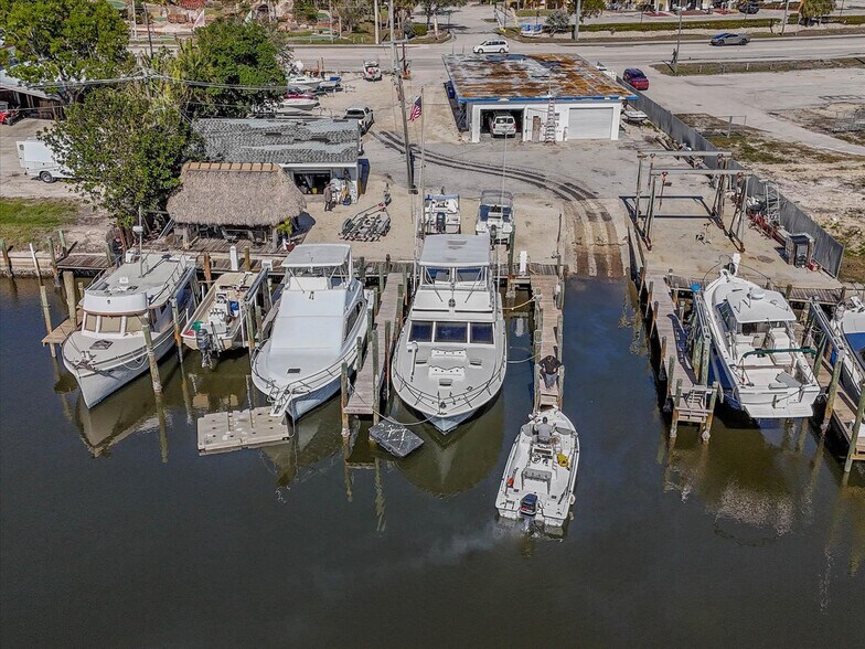 More Photos Of 17671-17681 San Carlos Blvd, Fort Myers Marina For Sale