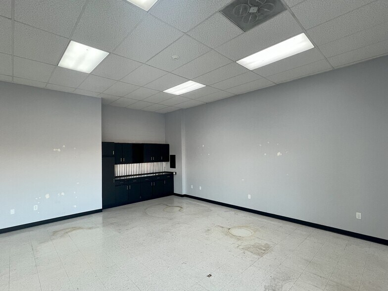 More Photos Of 122 Indian Springs Dr, Sandwich General Retail For Lease