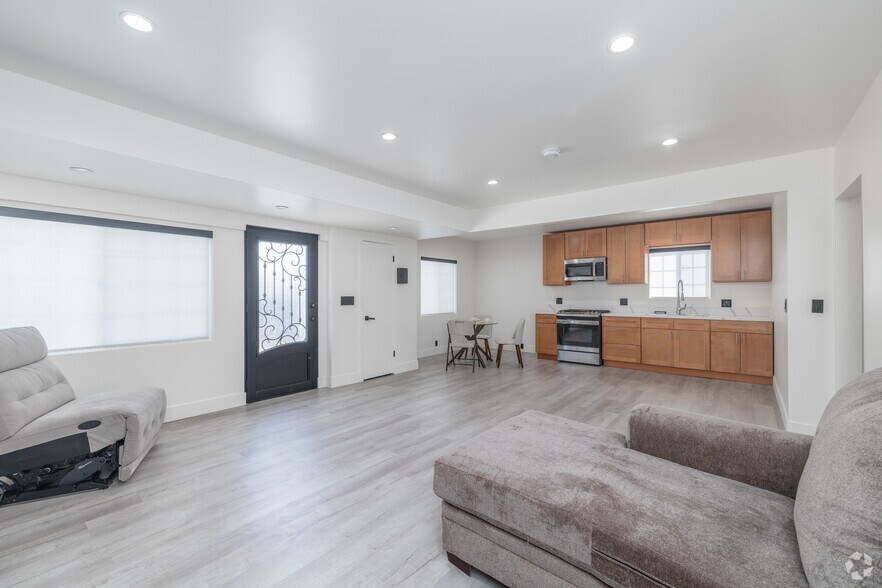 More Photos Of 4820 W 142nd St, Hawthorne Loft Creative Space For Sale