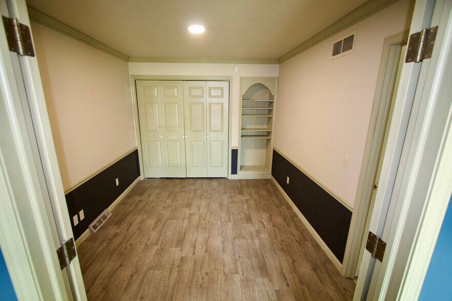More Photos Of 123 N Jackson St, Janesville Office For Sale