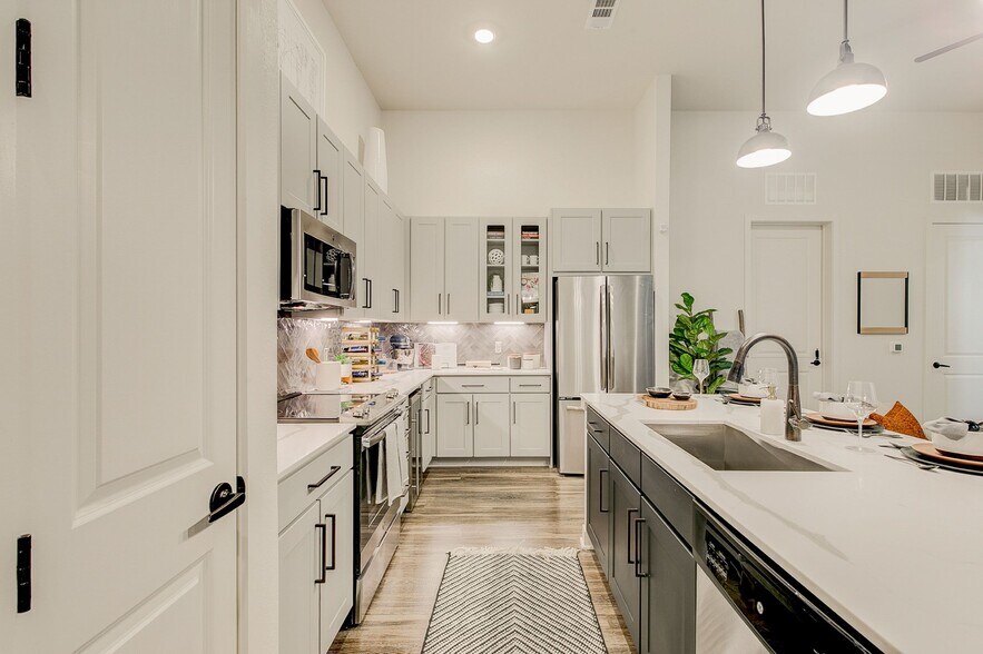 More Photos Of 4150 Belt Line Rd, Addison Apartments For Lease