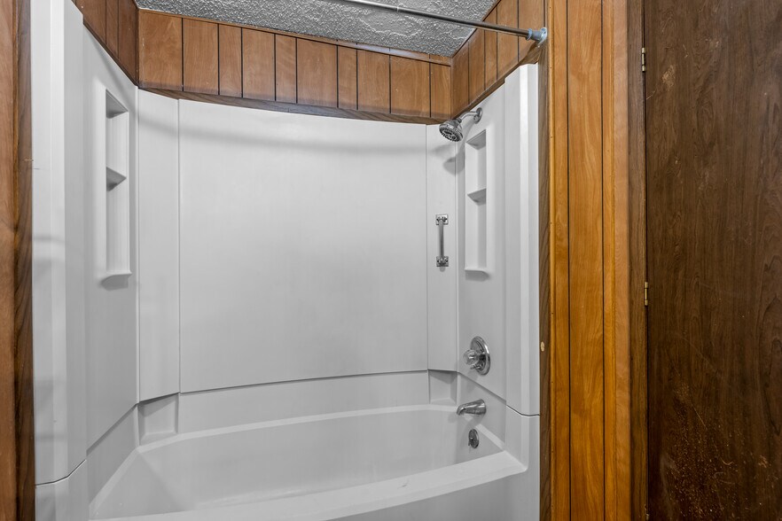 More Photos Of 1300 Balsam St, Lakewood Apartments For Sale