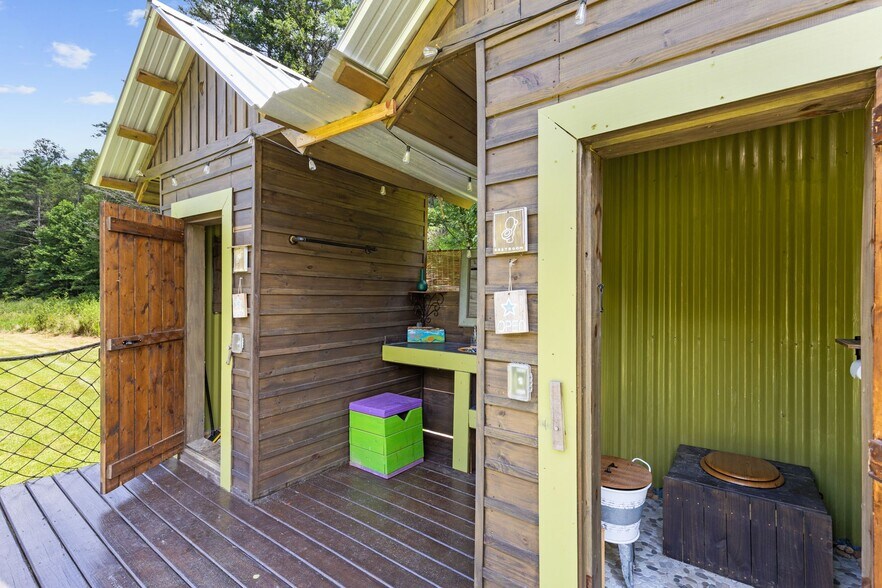 More Photos Of 32 Owl Creek Rd, Murphy Trailer Camper Park For Sale