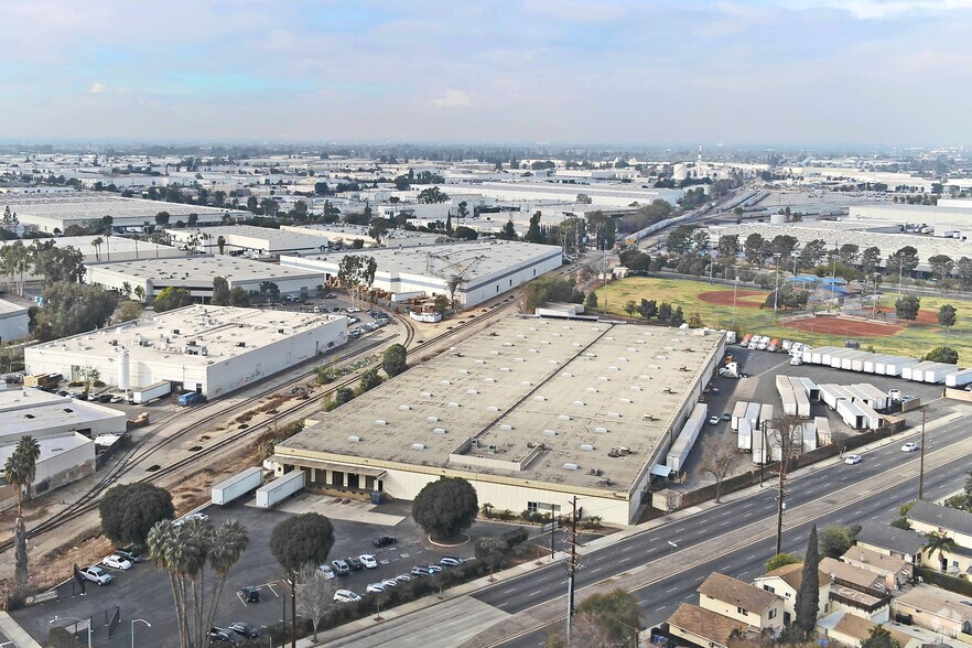 More Photos Of 12910 Mulberry Dr, Whittier Distribution For Lease