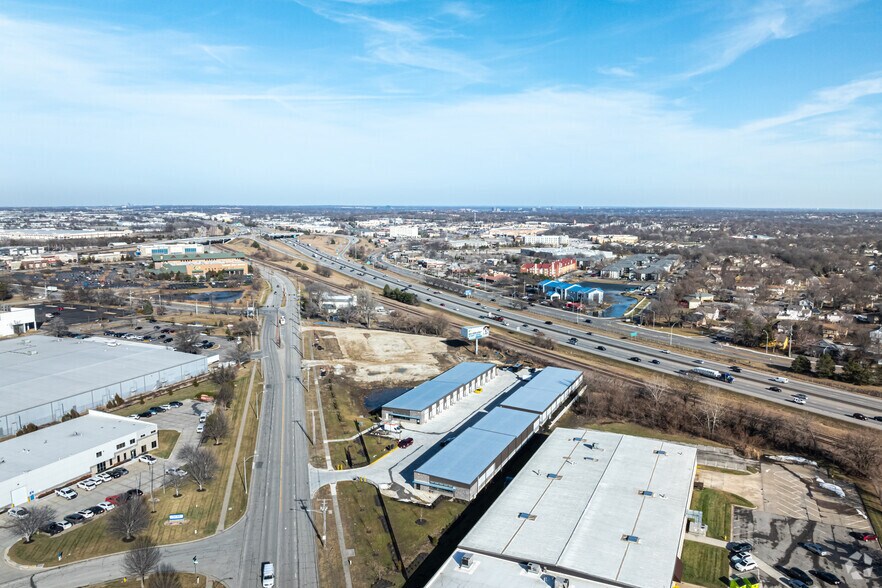 More Photos Of 2105 E Kansas City Rd, Olathe Warehouse For Lease