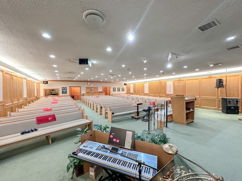 More Photos Of 2833 W Main St, Jenks Religious Facility For Sale