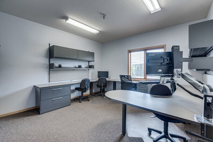More Photos Of 2127 County Road D E, Maplewood Office For Sale