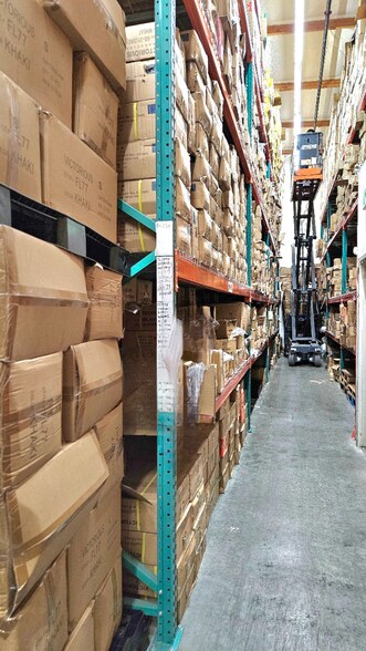 More Photos Of 936-972 E 31st St, Los Angeles Warehouse For Sale