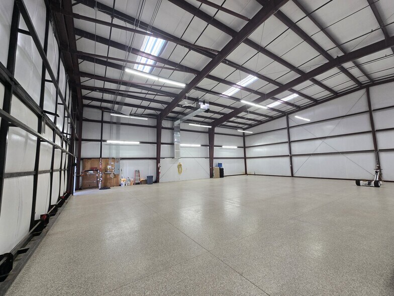 More Photos Of 4550 S Airport Pky, St George Warehouse For Sale
