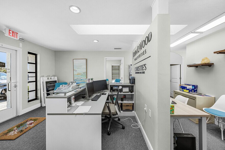 More Photos Of 2959 Oleander St, Saint James City Office For Sale