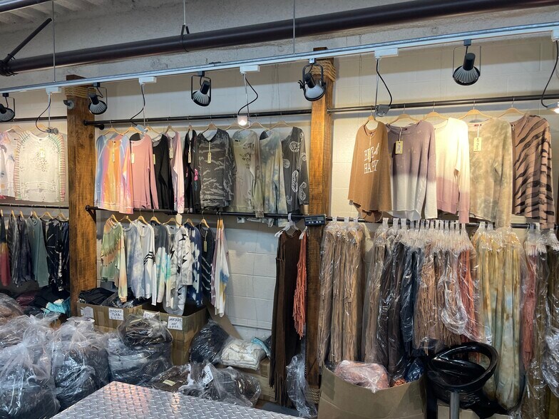 More Photos Of 747 E 10th St, Los Angeles General Retail For Sale