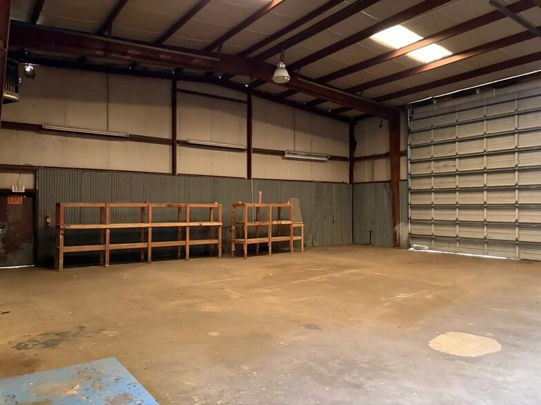 More Photos Of 5129 S McRaven Rd, Jackson Showroom For Sale