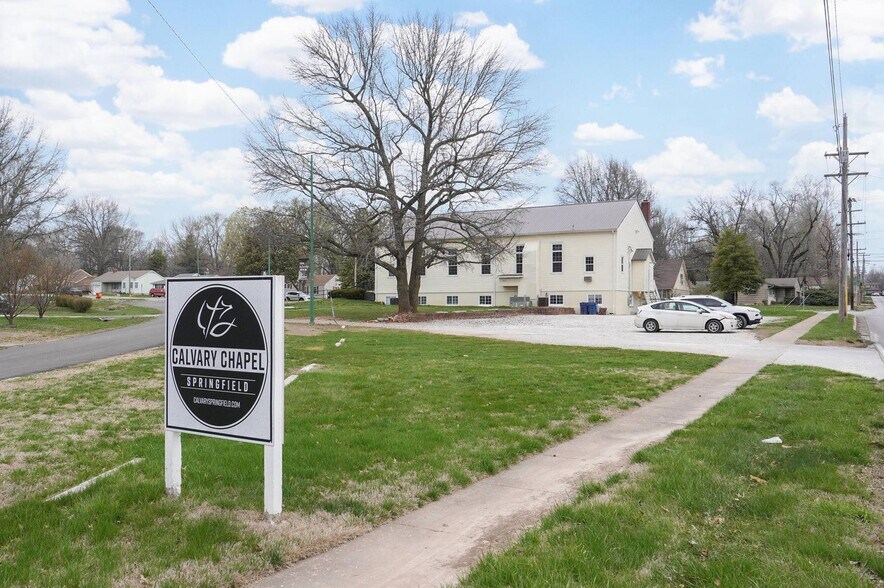 More Photos Of 2440 E Seminole St, Springfield Specialty For Sale