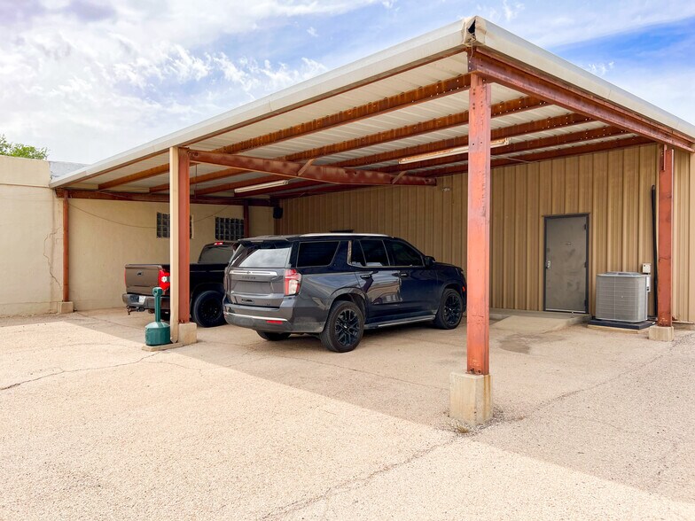 More Photos Of 1001-1009 W Industrial Ave, Midland Warehouse For Sale